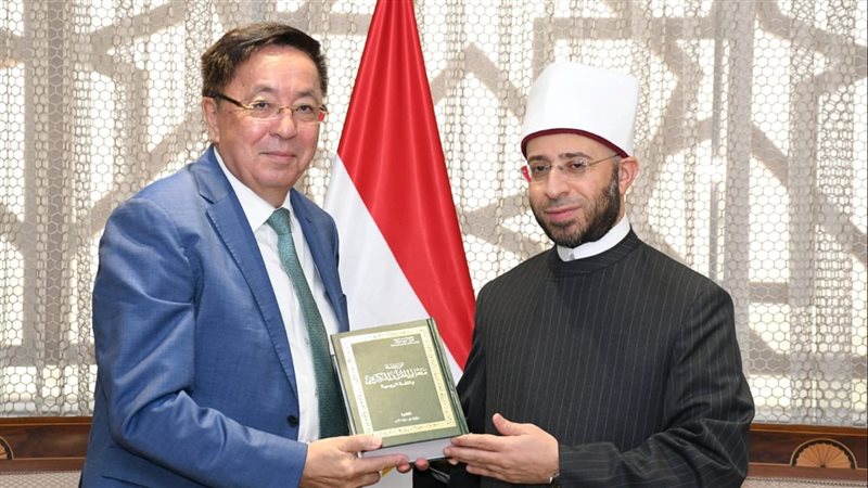 وزير الأوقاف وسفير
