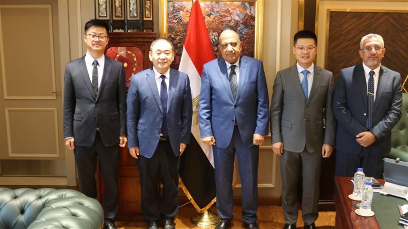اجتماع وزير الكهرباء