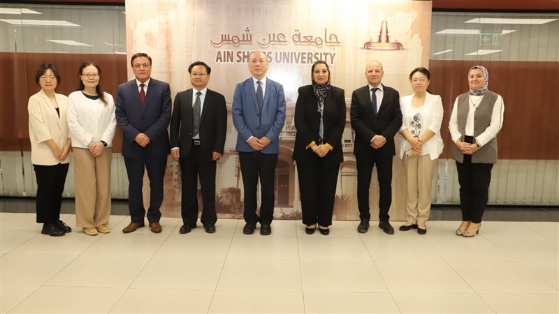 جامعة عين شمس، فيتو