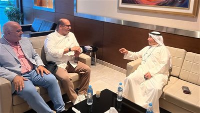 ياسر إدريس يستقبل رئيس الاتحاد الدولي لألعاب الماء استعدادا للبطولة العربية للسباحة
