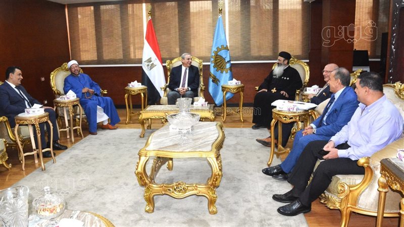 محافظ الغربية يلتقي