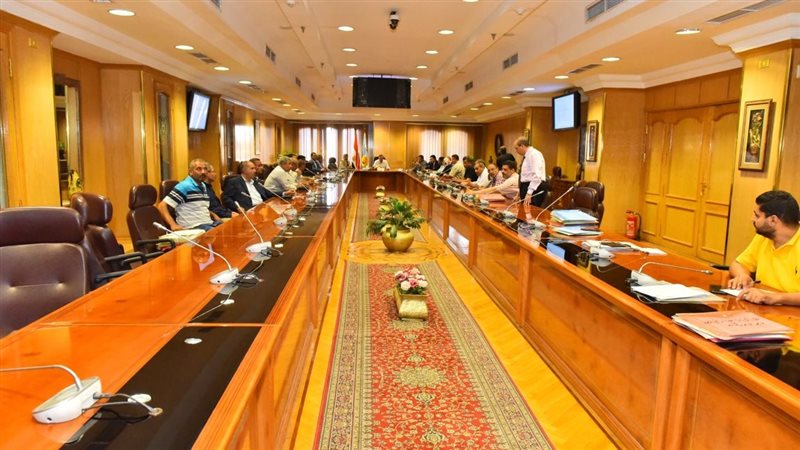 اجتماع محافظ أسيوط،