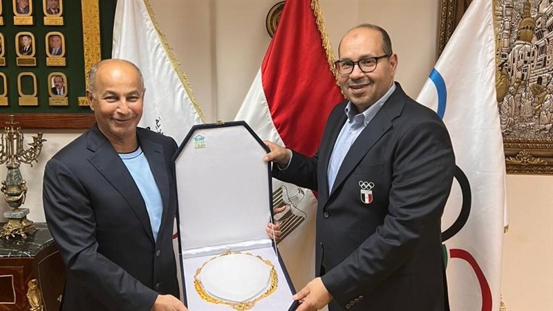ياسر إدريس رئيس اللجنة