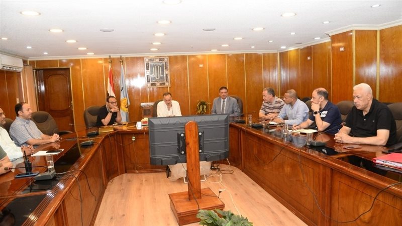 اجتماع محافظ أسيوط،