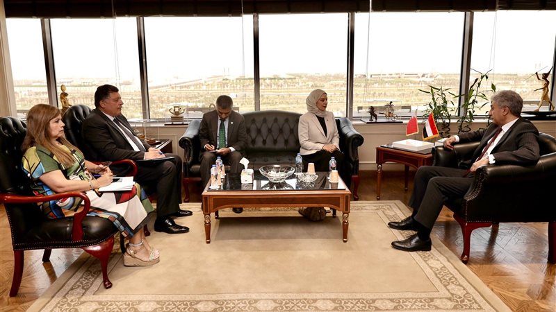 اجتماع وزير السياحة