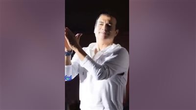 إيهاب توفيق يشعل حفل تونس ورسالة خاصة من نقيب الموسيقيين التونسي (فيديو)