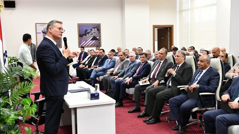 بدوي خلال الإعلان