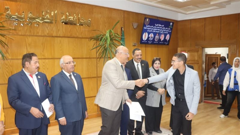 محافظ القليوبية خلال