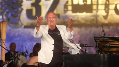 عمر خيرت يبدع في ليلة موسيقية رائعة بختام مهرجان القلعة (صور)