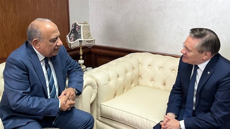 اجتماع وزير الكهرباء