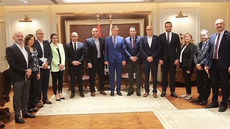 وزير الزراعة واعضاء