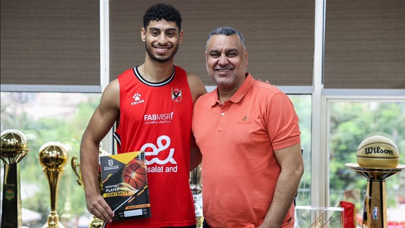 الأهلي يتعاقد مع