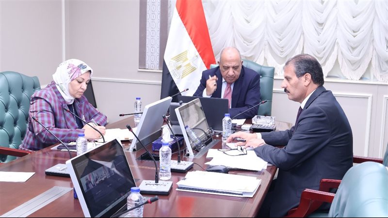 اجتماع وزير الكهرباء