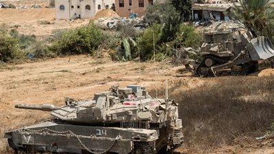 خبير شؤون إسرائيلية: المؤسسة الأمنية للاحتلال تصطدم مع نتنياهو بسبب محور فيلادلفيا