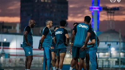 نجم الزمالك السابق يحضر المران لدعم اللاعبين قبل مواجهة الأهلي