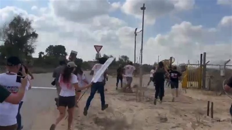اختراق السياج الفاصل