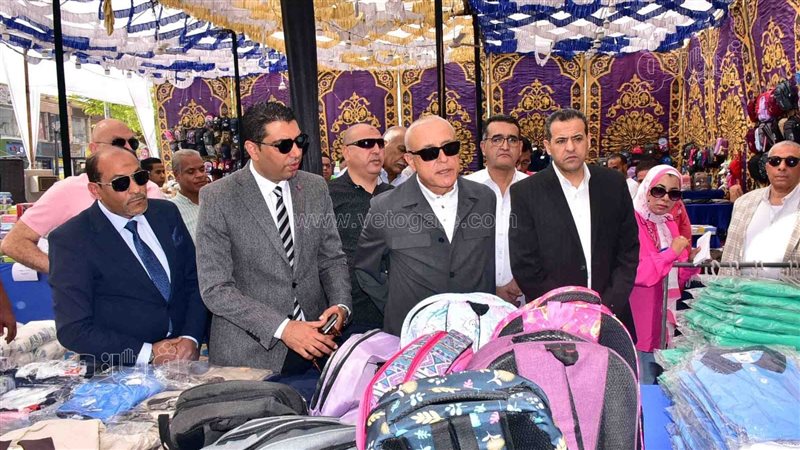 أثناء الافتتاح, فيتو