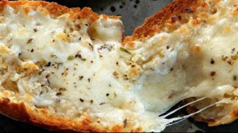 خبز بالجبنة 