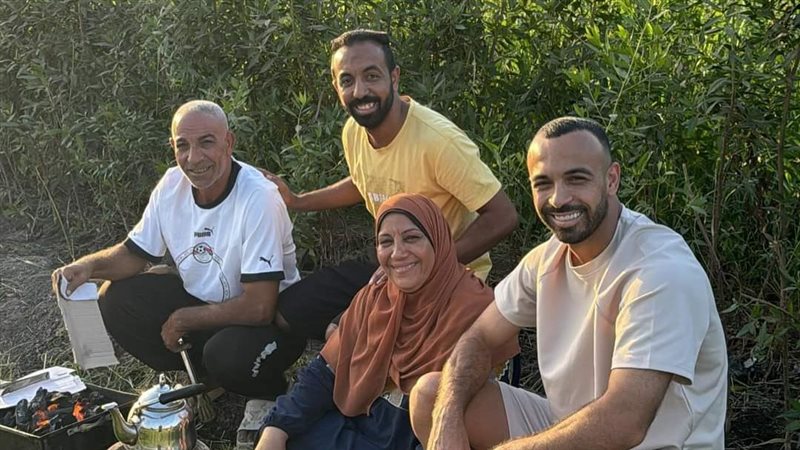 مجدي أفشة مع عائلته،