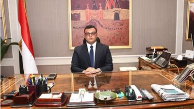 وزير الإسكان يلتقي رؤساء جمعيات المستثمرين لدراسة مشاكل المستثمرين بالمدن الجديدة