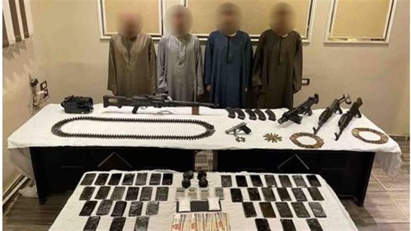 القبض على 4 عناصر