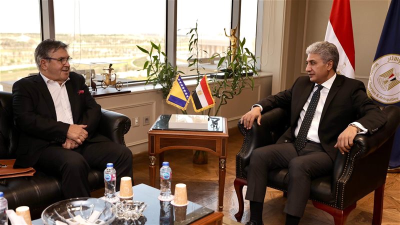 اجتماع وزير السياحة