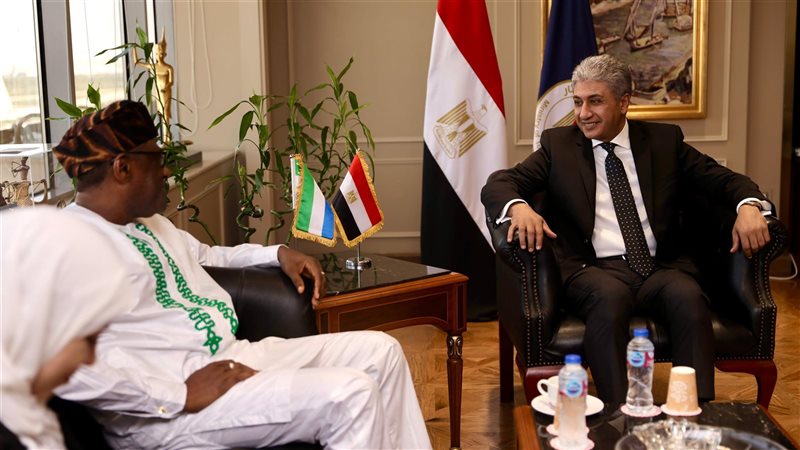 اجتماع وزير السياحة