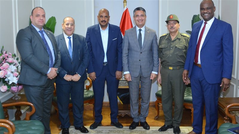 وزير التموين خلال