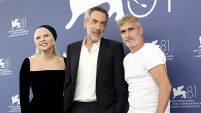 مهرجان فينيسيا، خواكين فينيكس وليدي جاجا بالمؤتمر الصحفي لفيلم Joker Folie A Deux (صور)