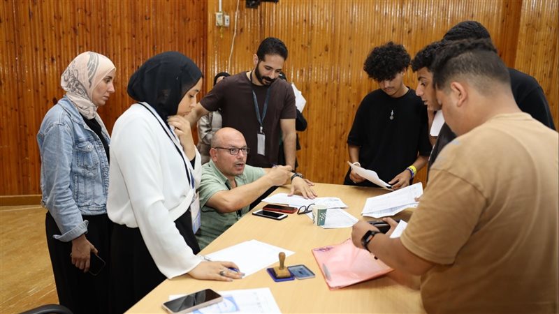 جانب من العمل بكتب