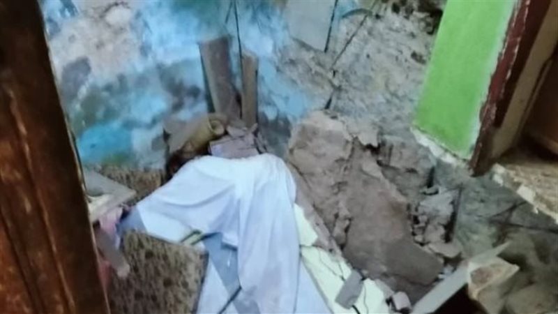انهيار عقار بحدائق