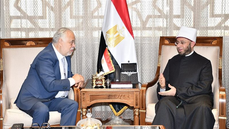 وزير الأوقاف يستقبل