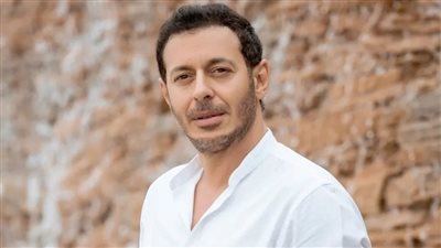 مخرج حكيم باشا يعاين أماكن تصوير بمنطقة الصليبية