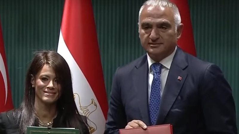 جانب من توقيع الاتفاقية،