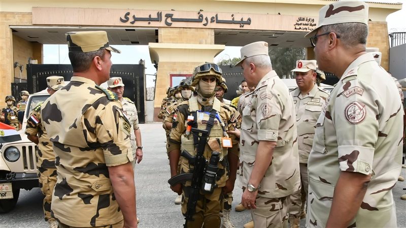 رئيس الأركان يتفقد