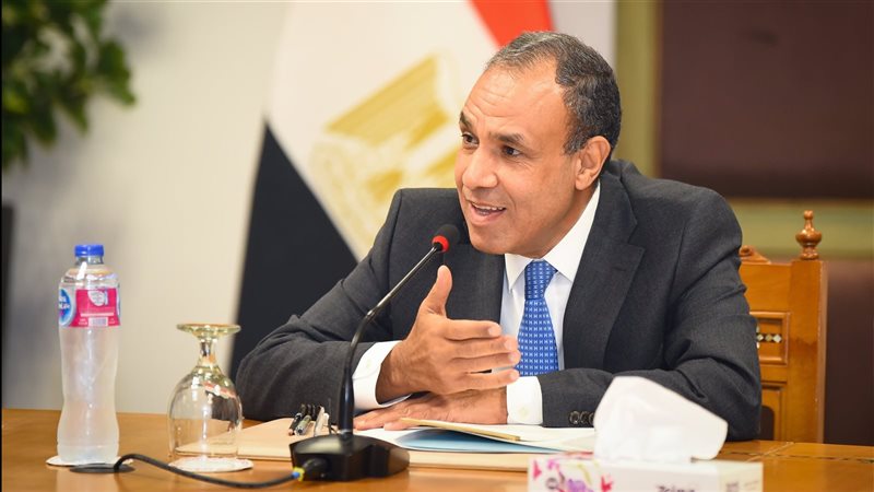الدكتور بدر عبد العاطى،