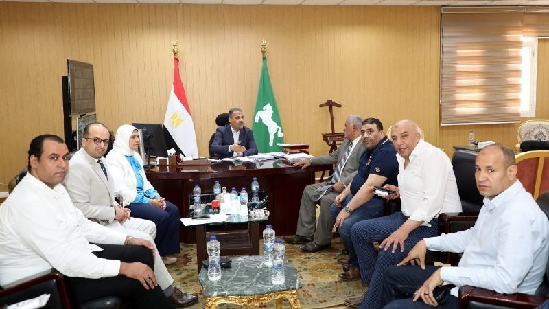محافظ الشرقية يلتقي