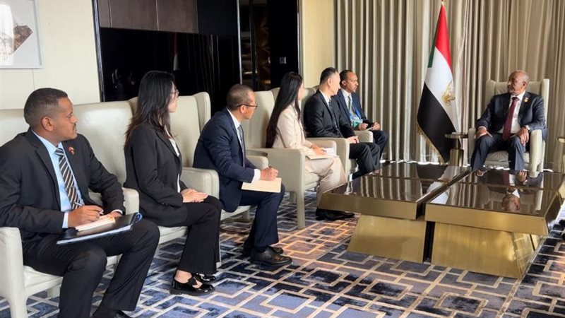 البرهان يوقع اتفاقية