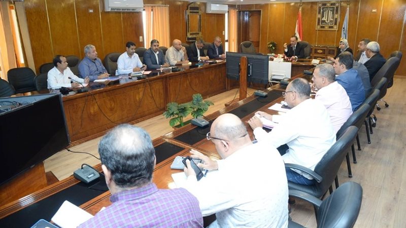 اجتماع محافظ أسيوط،