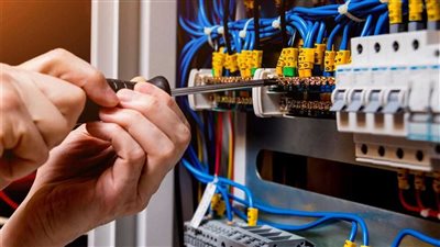 سيناريوهات عودة خطة تخفيف الأحمال.. مجلس الوزراء صاحب القرار.. الكهرباء تدرس قطع التيار لمدة ساعة واحدة.. وجهود وقف السرقات الحل الأقرب 