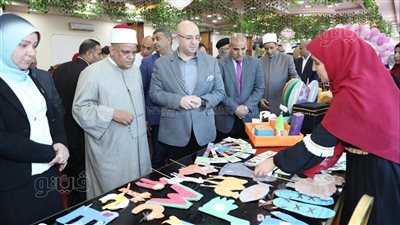 محافظ بني سويف يتفقد معرض الوسائل التعليمية لرياض الأطفال