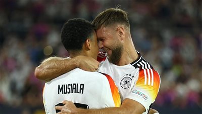 جمال موسيالا يشيد بالانتصار الكبير أمام المجر 