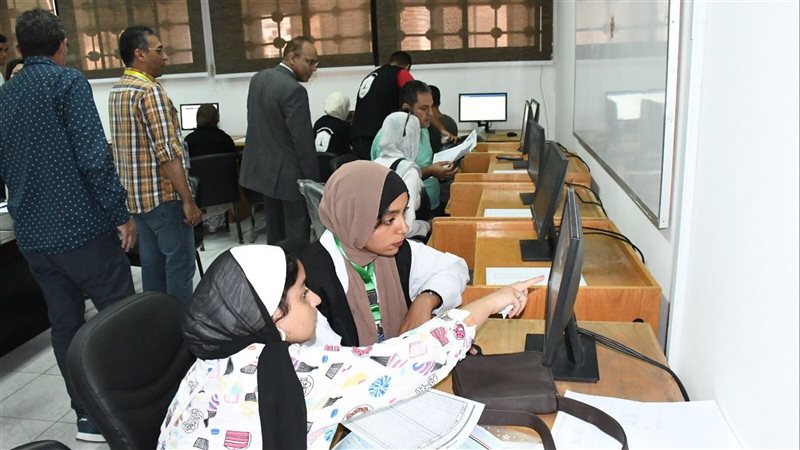 جانب من العمل بمكتب