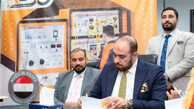 رئيس جامعة قناة السويس يؤكد أهمية تعزيز قدرات الطلاب والحصول على تدريب متميز