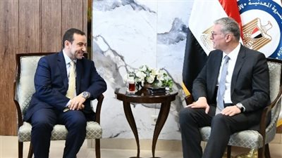 بدوي يبحث مشروع رقمنة حقول وآبار البترول والغاز