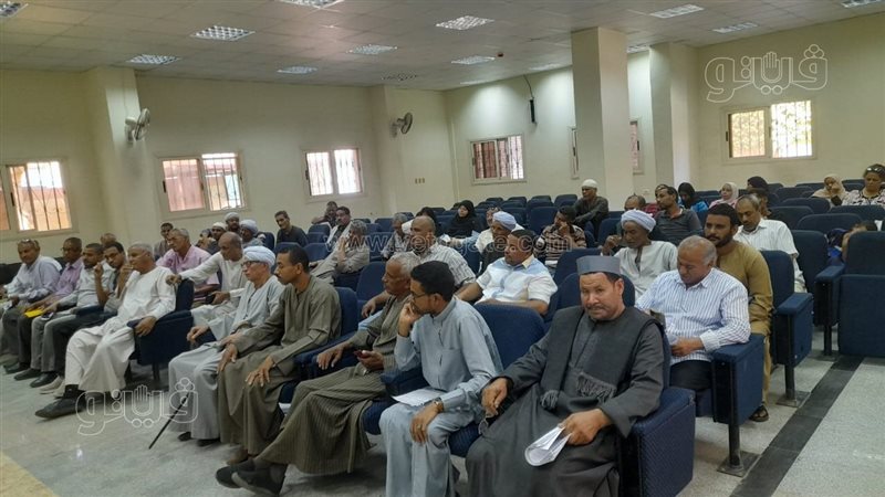 أثناء اللقاء، فيتو