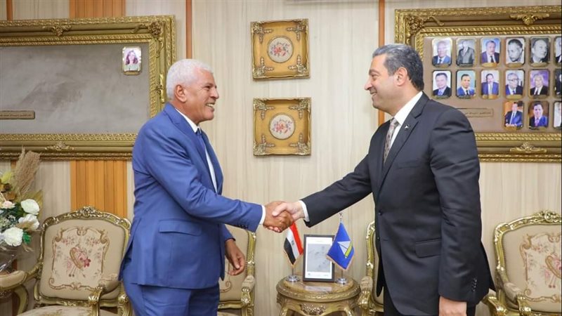 محافظ دمياط يستقبل