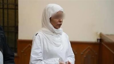 رفض طلب مضيفة الطيران المتهمة بقتل ابنتها رد هيئة المحكمة وتغريمها ألف جنيه
