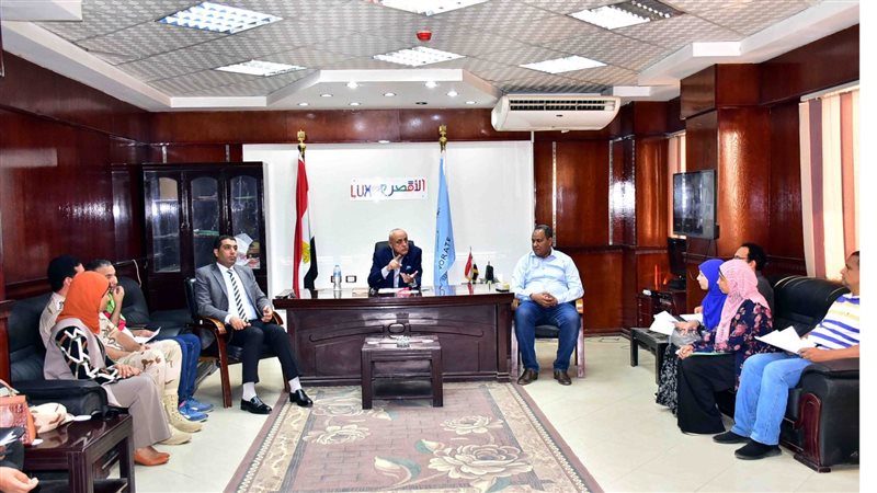 اثناء الاجتماع 