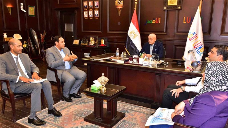 أثناء الاجتماع، فيتو